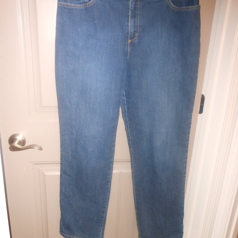Gloria Vanderbilt AMANDA Jeans, Size 16, 5 Pocket, Medium Wash, Straight Leg